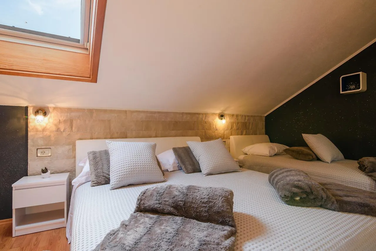 Villa Jidro Trogir 3*,